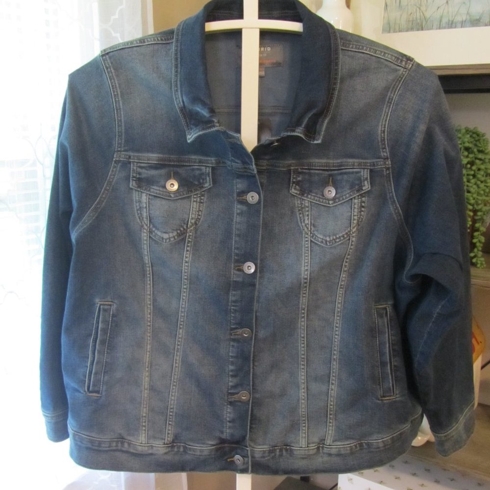 NWT Torrid Denim Trucker Jacket Medium Wash Size 5